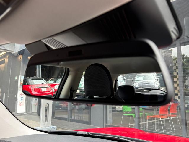 ＭＩＮＩ クーパーＣ　クラシック・トリム　弊社デモカー・クラシックＴ・ハンドルヒーター・ハンズオフＡＣＣ・ヘッドアップディスプレイ・ＡｐｐｌｅＣａｒＰｌａｙ・シートヒーター・オートホールド・純正ＨＤＤナビ・衝突軽減・前後ＰＤＣ・ＥＴＣ・禁煙車（41枚目）