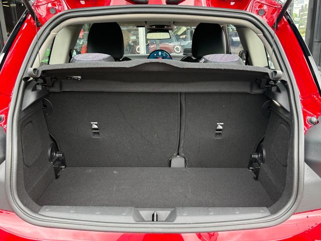 ＭＩＮＩ クーパーＣ　クラシック・トリム　弊社デモカー・クラシックＴ・ハンドルヒーター・ハンズオフＡＣＣ・ヘッドアップディスプレイ・ＡｐｐｌｅＣａｒＰｌａｙ・シートヒーター・オートホールド・純正ＨＤＤナビ・衝突軽減・前後ＰＤＣ・ＥＴＣ・禁煙車（52枚目）