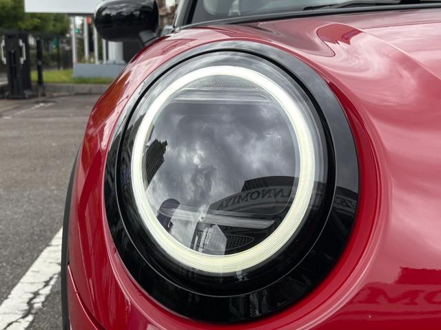 ＭＩＮＩ クーパーＣ　クラシック・トリム　弊社デモカー・クラシックＴ・ハンドルヒーター・ハンズオフＡＣＣ・ヘッドアップディスプレイ・ＡｐｐｌｅＣａｒＰｌａｙ・シートヒーター・オートホールド・純正ＨＤＤナビ・衝突軽減・前後ＰＤＣ・ＥＴＣ・禁煙車（61枚目）