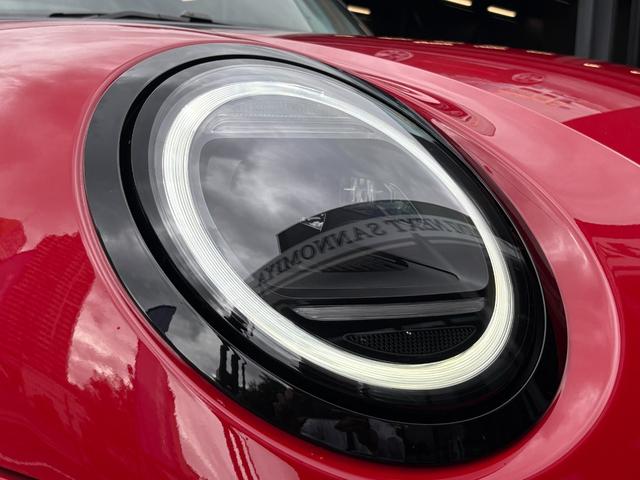 ＭＩＮＩ クーパーＣ　クラシック・トリム　弊社デモカー・クラシックＴ・ハンドルヒーター・ハンズオフＡＣＣ・ヘッドアップディスプレイ・ＡｐｐｌｅＣａｒＰｌａｙ・シートヒーター・オートホールド・純正ＨＤＤナビ・衝突軽減・前後ＰＤＣ・ＥＴＣ・禁煙車（62枚目）