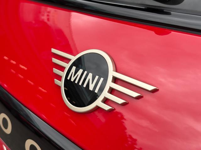 ＭＩＮＩ クーパーＣ　クラシック・トリム　弊社デモカー・クラシックＴ・ハンドルヒーター・ハンズオフＡＣＣ・ヘッドアップディスプレイ・ＡｐｐｌｅＣａｒＰｌａｙ・シートヒーター・オートホールド・純正ＨＤＤナビ・衝突軽減・前後ＰＤＣ・ＥＴＣ・禁煙車（65枚目）