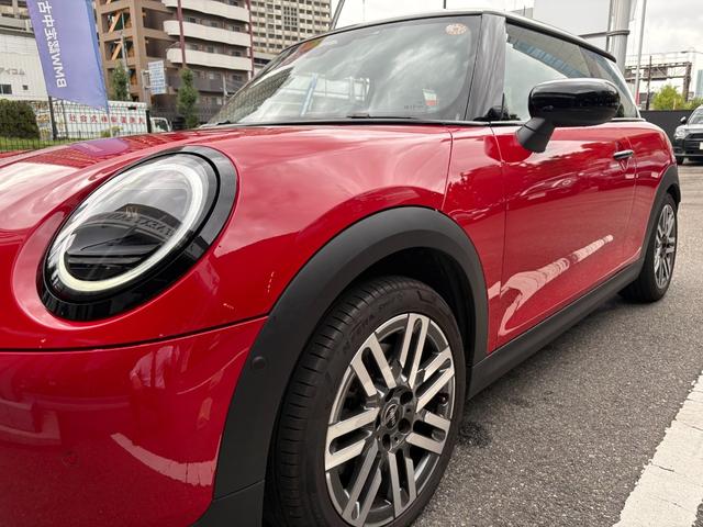 ＭＩＮＩ クーパーＣ　クラシック・トリム　弊社デモカー・クラシックＴ・ハンドルヒーター・ハンズオフＡＣＣ・ヘッドアップディスプレイ・ＡｐｐｌｅＣａｒＰｌａｙ・シートヒーター・オートホールド・純正ＨＤＤナビ・衝突軽減・前後ＰＤＣ・ＥＴＣ・禁煙車（69枚目）