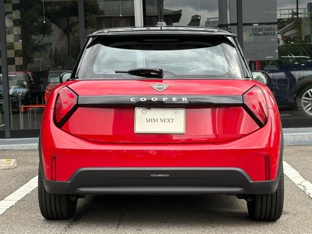 ＭＩＮＩ クーパーＣ　クラシック・トリム　弊社デモカー・クラシックＴ・ハンドルヒーター・ハンズオフＡＣＣ・ヘッドアップディスプレイ・ＡｐｐｌｅＣａｒＰｌａｙ・シートヒーター・オートホールド・純正ＨＤＤナビ・衝突軽減・前後ＰＤＣ・ＥＴＣ・禁煙車（77枚目）