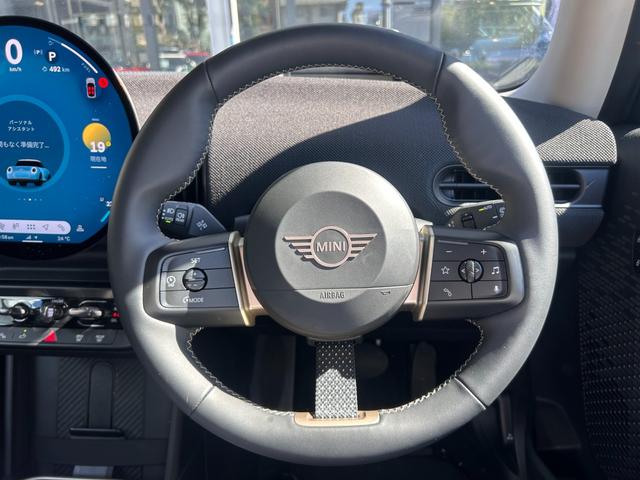 ＭＩＮＩ クーパーＣ　クラシック・トリム　クラシックトリム　ＡＣＣ　純正ＨＤＤナビ　シートヒーター　バックカメラ　ワイヤレス充電　ステアリングヒーター　アップルカープレイ（26枚目）