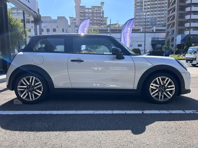 ＭＩＮＩ クーパーＣ　クラシック・トリム　クラシックトリム　ＡＣＣ　純正ＨＤＤナビ　シートヒーター　バックカメラ　ワイヤレス充電　ステアリングヒーター　アップルカープレイ（62枚目）