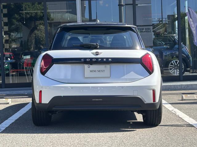 ＭＩＮＩ クーパーＣ　クラシック・トリム　クラシックトリム　ＡＣＣ　純正ＨＤＤナビ　シートヒーター　バックカメラ　ワイヤレス充電　ステアリングヒーター　アップルカープレイ（64枚目）