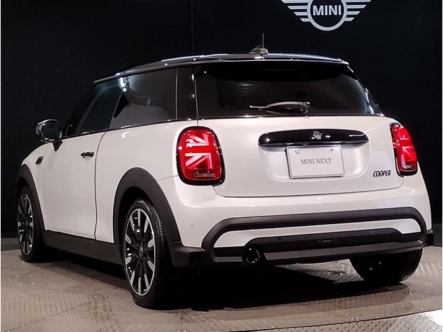 ＭＩＮＩ クーパー　カムデン・エディション　特別仕様車　ワンオーナー　ＡｐｐｌｅＣａｒＰｌａｙ　バックカメラ　アクティブクルーズコントロール　ＬＥＤヘッドライト　シートヒーター　前後ＰＤＣセンサー　衝突軽減ブレーキ　ブラックルーフ（8枚目）