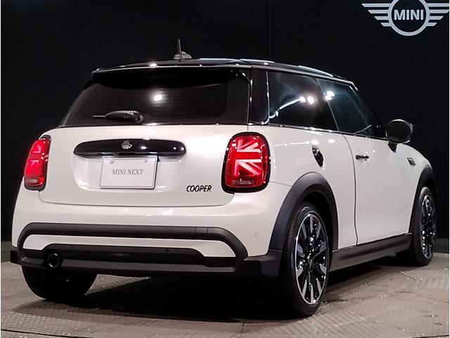 ＭＩＮＩ クーパー　カムデン・エディション　特別仕様車　ワンオーナー　ＡｐｐｌｅＣａｒＰｌａｙ　バックカメラ　アクティブクルーズコントロール　ＬＥＤヘッドライト　シートヒーター　前後ＰＤＣセンサー　衝突軽減ブレーキ　ブラックルーフ（10枚目）
