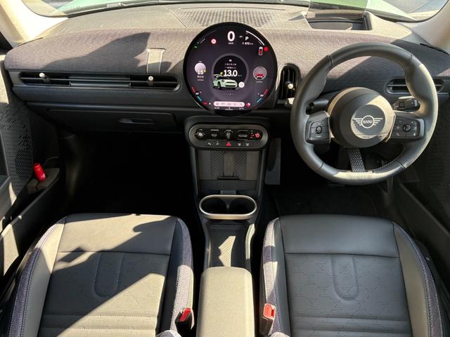 MINI クーパーC クラシック・トリム 弊社デモカー・ハンドルヒーター・シートヒーター・バックカメラ・前後障害物センサー・ハンズオフACC・衝突軽減ブレーキ・AppleCarPlay・ヘッドアップディスプレイ・16インチAW・ETC・禁煙車(12枚目)