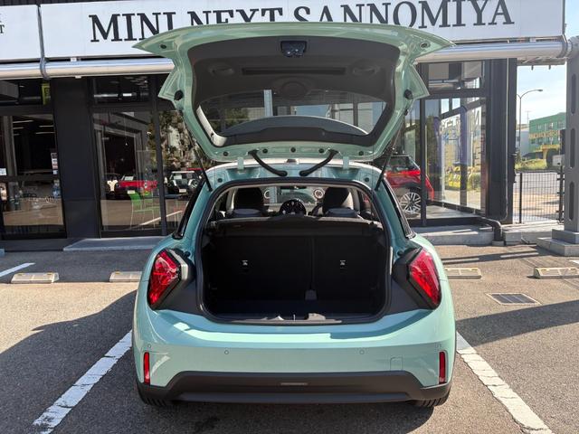 MINI クーパーC クラシック・トリム 弊社デモカー・ハンドルヒーター・シートヒーター・バックカメラ・前後障害物センサー・ハンズオフACC・衝突軽減ブレーキ・AppleCarPlay・ヘッドアップディスプレイ・16インチAW・ETC・禁煙車(18枚目)