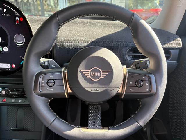 MINI クーパーC クラシック・トリム 弊社デモカー・ハンドルヒーター・シートヒーター・バックカメラ・前後障害物センサー・ハンズオフACC・衝突軽減ブレーキ・AppleCarPlay・ヘッドアップディスプレイ・16インチAW・ETC・禁煙車(24枚目)