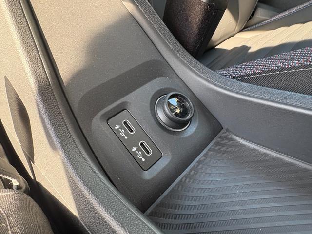 MINI クーパーC クラシック・トリム 弊社デモカー・ハンドルヒーター・シートヒーター・バックカメラ・前後障害物センサー・ハンズオフACC・衝突軽減ブレーキ・AppleCarPlay・ヘッドアップディスプレイ・16インチAW・ETC・禁煙車(44枚目)