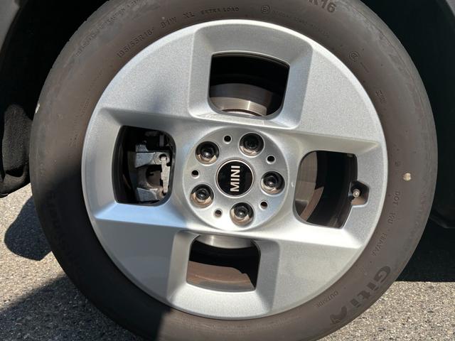 MINI クーパーC クラシック・トリム 弊社デモカー・ハンドルヒーター・シートヒーター・バックカメラ・前後障害物センサー・ハンズオフACC・衝突軽減ブレーキ・AppleCarPlay・ヘッドアップディスプレイ・16インチAW・ETC・禁煙車(55枚目)
