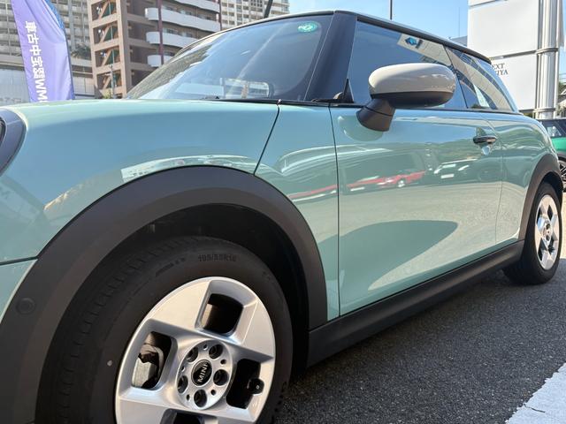 MINI クーパーC クラシック・トリム 弊社デモカー・ハンドルヒーター・シートヒーター・バックカメラ・前後障害物センサー・ハンズオフACC・衝突軽減ブレーキ・AppleCarPlay・ヘッドアップディスプレイ・16インチAW・ETC・禁煙車(65枚目)