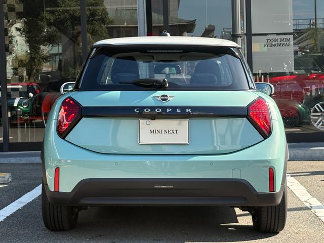 MINI クーパーC クラシック・トリム 弊社デモカー・ハンドルヒーター・シートヒーター・バックカメラ・前後障害物センサー・ハンズオフACC・衝突軽減ブレーキ・AppleCarPlay・ヘッドアップディスプレイ・16インチAW・ETC・禁煙車(75枚目)