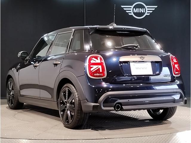 MINI クーパー レゾリュート・エディション 弊社元デモカー 特別仕様車 アップルカープレイ クルーズコントロール 専用ブロンズパーツ 純正18インチアロイホイール LEDヘッドライト インテリジェントセーフティ バックカメラ ミラーETC(8枚目)