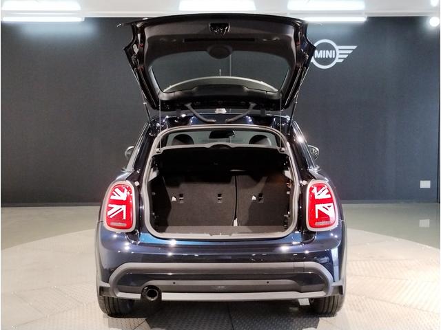 MINI クーパー レゾリュート・エディション 弊社元デモカー 特別仕様車 アップルカープレイ クルーズコントロール 専用ブロンズパーツ 純正18インチアロイホイール LEDヘッドライト インテリジェントセーフティ バックカメラ ミラーETC(24枚目)