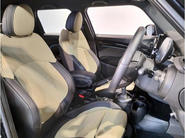 MINI クーパー レゾリュート・エディション 弊社元デモカー 特別仕様車 アップルカープレイ クルーズコントロール 専用ブロンズパーツ 純正18インチアロイホイール LEDヘッドライト インテリジェントセーフティ バックカメラ ミラーETC(30枚目)