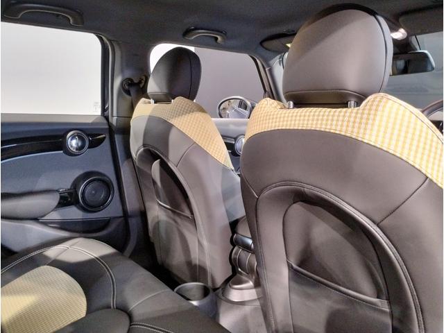 MINI クーパー レゾリュート・エディション 弊社元デモカー 特別仕様車 アップルカープレイ クルーズコントロール 専用ブロンズパーツ 純正18インチアロイホイール LEDヘッドライト インテリジェントセーフティ バックカメラ ミラーETC(32枚目)