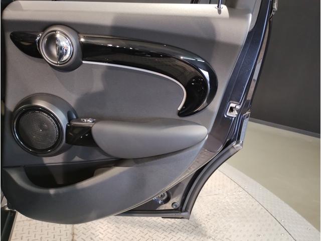 MINI クーパー レゾリュート・エディション 弊社元デモカー 特別仕様車 アップルカープレイ クルーズコントロール 専用ブロンズパーツ 純正18インチアロイホイール LEDヘッドライト インテリジェントセーフティ バックカメラ ミラーETC(38枚目)