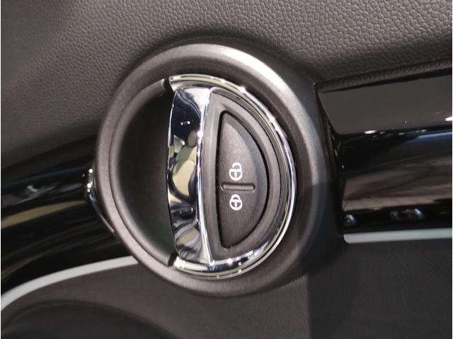 MINI クーパー レゾリュート・エディション 弊社元デモカー 特別仕様車 アップルカープレイ クルーズコントロール 専用ブロンズパーツ 純正18インチアロイホイール LEDヘッドライト インテリジェントセーフティ バックカメラ ミラーETC(40枚目)
