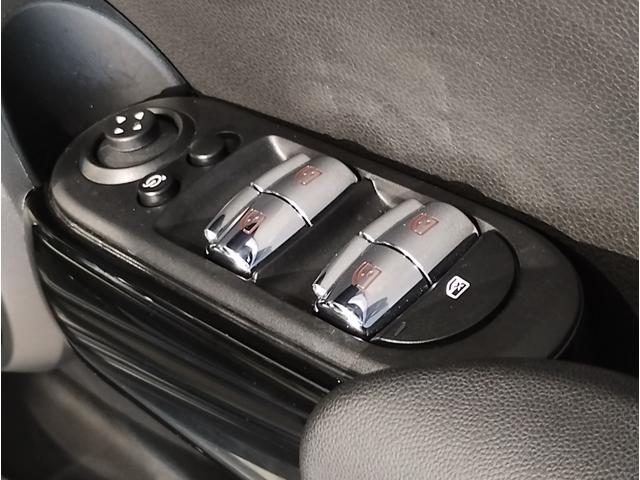 MINI クーパー レゾリュート・エディション 弊社元デモカー 特別仕様車 アップルカープレイ クルーズコントロール 専用ブロンズパーツ 純正18インチアロイホイール LEDヘッドライト インテリジェントセーフティ バックカメラ ミラーETC(41枚目)