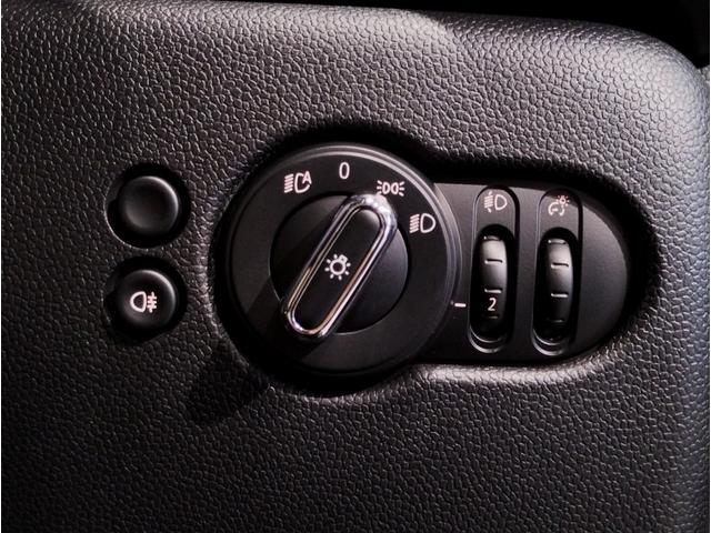 MINI クーパー レゾリュート・エディション 弊社元デモカー 特別仕様車 アップルカープレイ クルーズコントロール 専用ブロンズパーツ 純正18インチアロイホイール LEDヘッドライト インテリジェントセーフティ バックカメラ ミラーETC(44枚目)