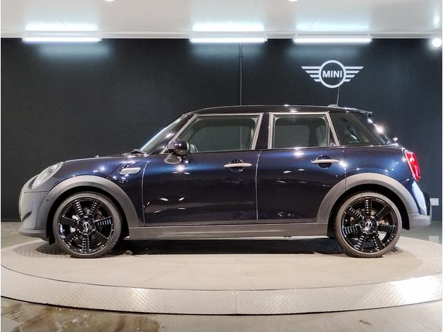 MINI クーパー レゾリュート・エディション 弊社元デモカー 特別仕様車 アップルカープレイ クルーズコントロール 専用ブロンズパーツ 純正18インチアロイホイール LEDヘッドライト インテリジェントセーフティ バックカメラ ミラーETC(74枚目)