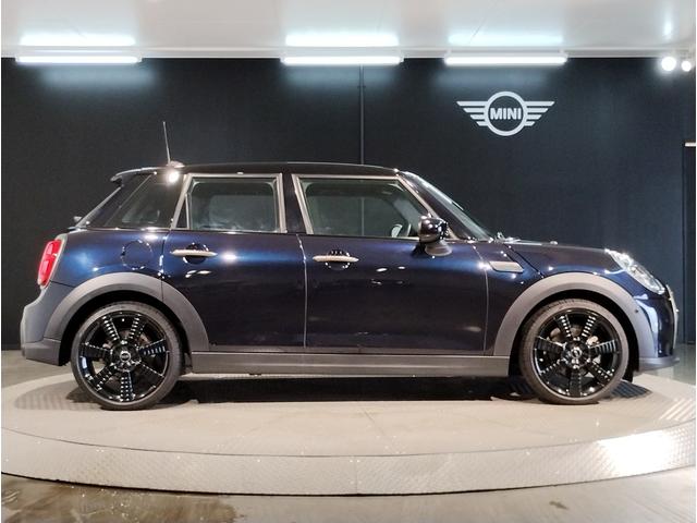 MINI クーパー レゾリュート・エディション 弊社元デモカー 特別仕様車 アップルカープレイ クルーズコントロール 専用ブロンズパーツ 純正18インチアロイホイール LEDヘッドライト インテリジェントセーフティ バックカメラ ミラーETC(76枚目)