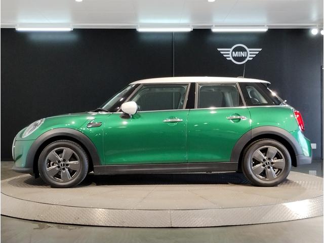 MINI クーパーDプレミアムプラスパッケージクラシックトリム 弊社元デモカー アップルカープレイ バックカメラ シートヒーター LEDヘッドライト 純正16インチアロイホイール インテリジェントセーフティ コンフォートアクセス クルーズコントロール(6枚目)