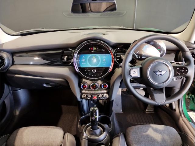 MINI クーパーDプレミアムプラスパッケージクラシックトリム 弊社元デモカー アップルカープレイ バックカメラ シートヒーター LEDヘッドライト 純正16インチアロイホイール インテリジェントセーフティ コンフォートアクセス クルーズコントロール(12枚目)
