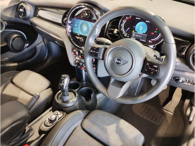 MINI クーパーDプレミアムプラスパッケージクラシックトリム 弊社元デモカー アップルカープレイ バックカメラ シートヒーター LEDヘッドライト 純正16インチアロイホイール インテリジェントセーフティ コンフォートアクセス クルーズコントロール(13枚目)
