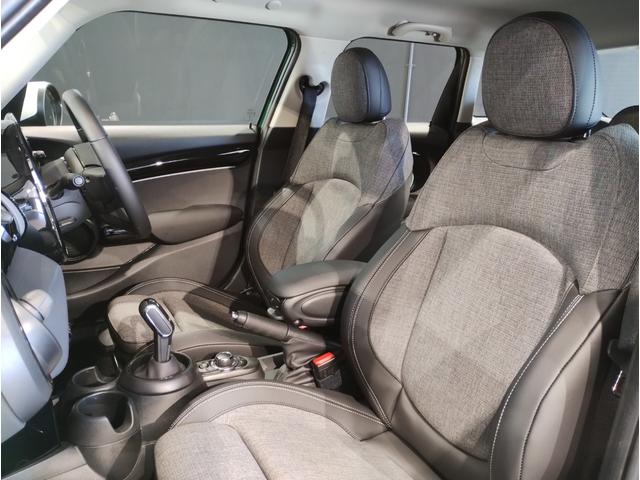 MINI クーパーDプレミアムプラスパッケージクラシックトリム 弊社元デモカー アップルカープレイ バックカメラ シートヒーター LEDヘッドライト 純正16インチアロイホイール インテリジェントセーフティ コンフォートアクセス クルーズコントロール(15枚目)