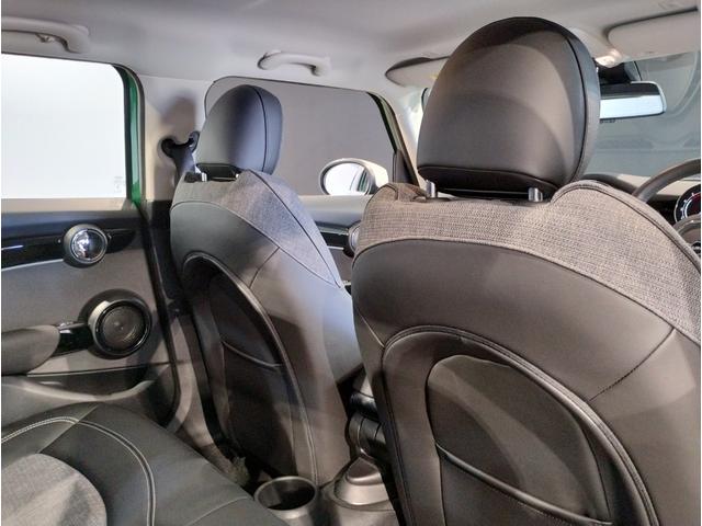 MINI クーパーDプレミアムプラスパッケージクラシックトリム 弊社元デモカー アップルカープレイ バックカメラ シートヒーター LEDヘッドライト 純正16インチアロイホイール インテリジェントセーフティ コンフォートアクセス クルーズコントロール(17枚目)