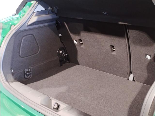 MINI クーパーDプレミアムプラスパッケージクラシックトリム 弊社元デモカー アップルカープレイ バックカメラ シートヒーター LEDヘッドライト 純正16インチアロイホイール インテリジェントセーフティ コンフォートアクセス クルーズコントロール(18枚目)