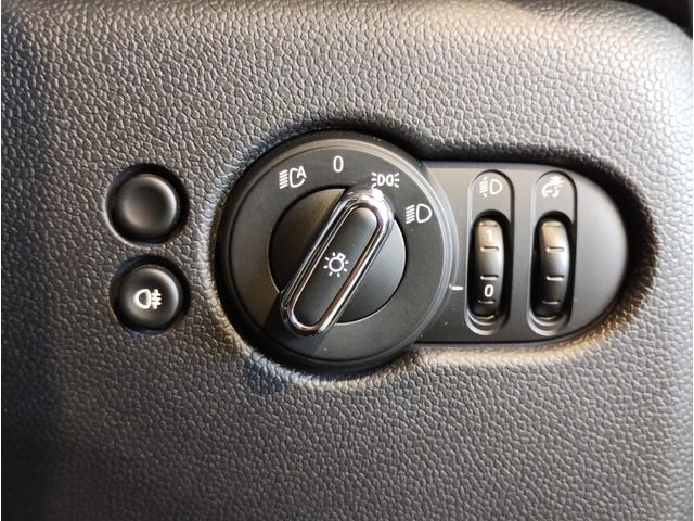 MINI クーパーDプレミアムプラスパッケージクラシックトリム 弊社元デモカー アップルカープレイ バックカメラ シートヒーター LEDヘッドライト 純正16インチアロイホイール インテリジェントセーフティ コンフォートアクセス クルーズコントロール(29枚目)