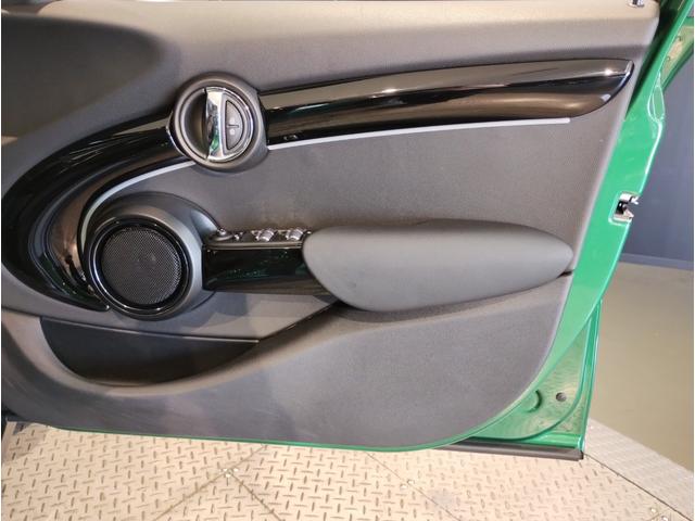 MINI クーパーDプレミアムプラスパッケージクラシックトリム 弊社元デモカー アップルカープレイ バックカメラ シートヒーター LEDヘッドライト 純正16インチアロイホイール インテリジェントセーフティ コンフォートアクセス クルーズコントロール(50枚目)