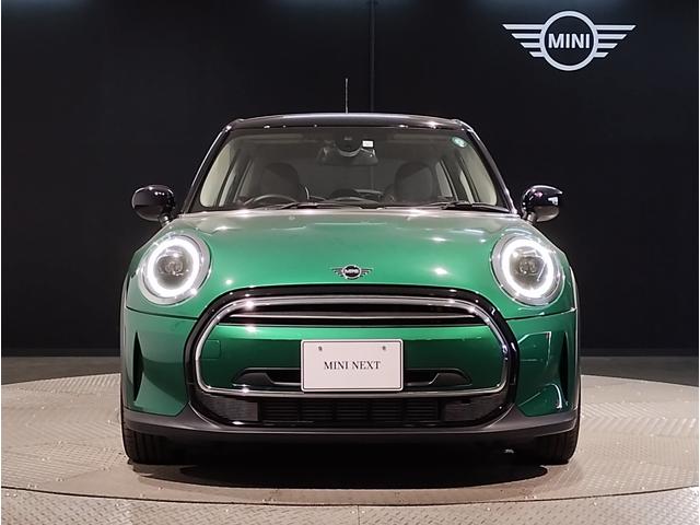 MINI クーパーDプレミアムプラスパッケージクラシックトリム クラシックトリム クルーズコントロール シートヒーター アップルカープレイ バックカメラ 衝突被害軽減ブレーキ コンフォートアクセス LEDヘッドライト マルチファンクションステアリング(11枚目)