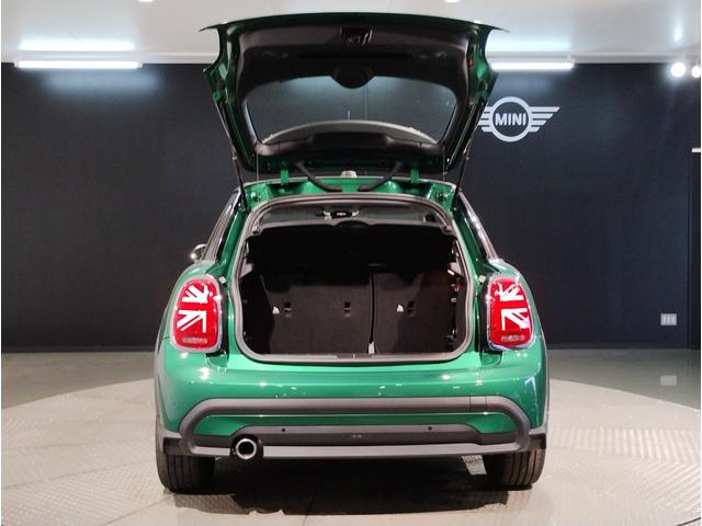 MINI クーパーDプレミアムプラスパッケージクラシックトリム クラシックトリム クルーズコントロール シートヒーター アップルカープレイ バックカメラ 衝突被害軽減ブレーキ コンフォートアクセス LEDヘッドライト マルチファンクションステアリング(17枚目)