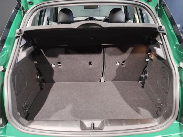 MINI クーパーDプレミアムプラスパッケージクラシックトリム クラシックトリム クルーズコントロール シートヒーター アップルカープレイ バックカメラ 衝突被害軽減ブレーキ コンフォートアクセス LEDヘッドライト マルチファンクションステアリング(18枚目)