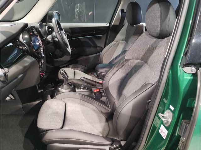 MINI クーパーDプレミアムプラスパッケージクラシックトリム クラシックトリム クルーズコントロール シートヒーター アップルカープレイ バックカメラ 衝突被害軽減ブレーキ コンフォートアクセス LEDヘッドライト マルチファンクションステアリング(22枚目)