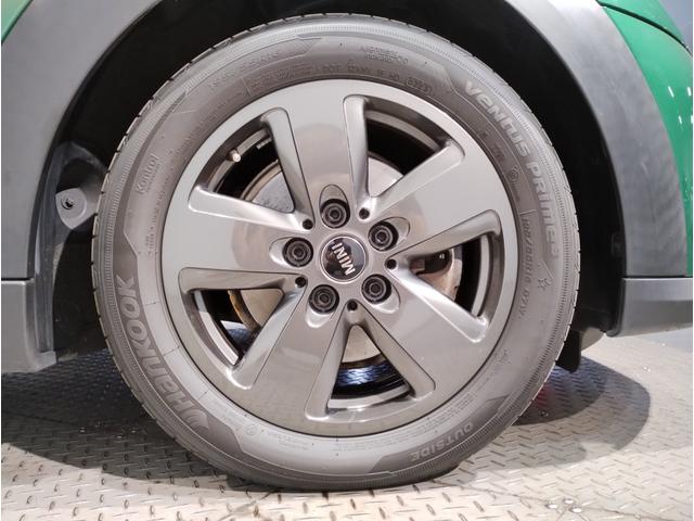 MINI クーパーDプレミアムプラスパッケージクラシックトリム クラシックトリム クルーズコントロール シートヒーター アップルカープレイ バックカメラ 衝突被害軽減ブレーキ コンフォートアクセス LEDヘッドライト マルチファンクションステアリング(23枚目)