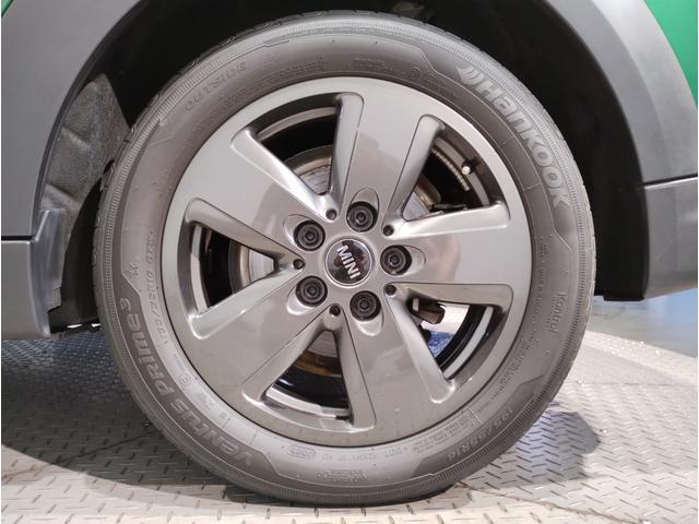 MINI クーパーDプレミアムプラスパッケージクラシックトリム クラシックトリム クルーズコントロール シートヒーター アップルカープレイ バックカメラ 衝突被害軽減ブレーキ コンフォートアクセス LEDヘッドライト マルチファンクションステアリング(25枚目)