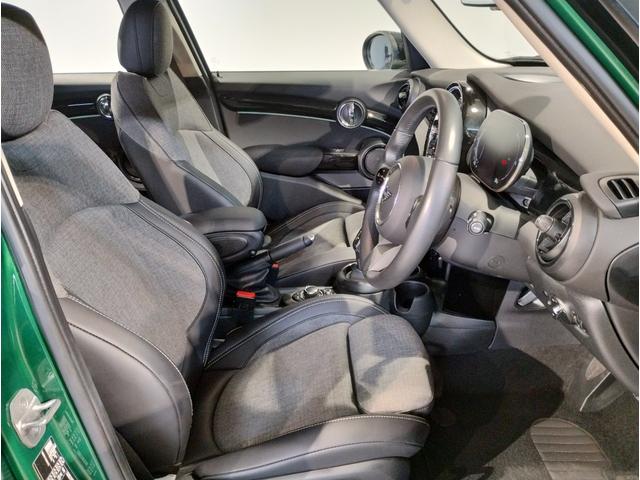 MINI クーパーDプレミアムプラスパッケージクラシックトリム クラシックトリム クルーズコントロール シートヒーター アップルカープレイ バックカメラ 衝突被害軽減ブレーキ コンフォートアクセス LEDヘッドライト マルチファンクションステアリング(27枚目)