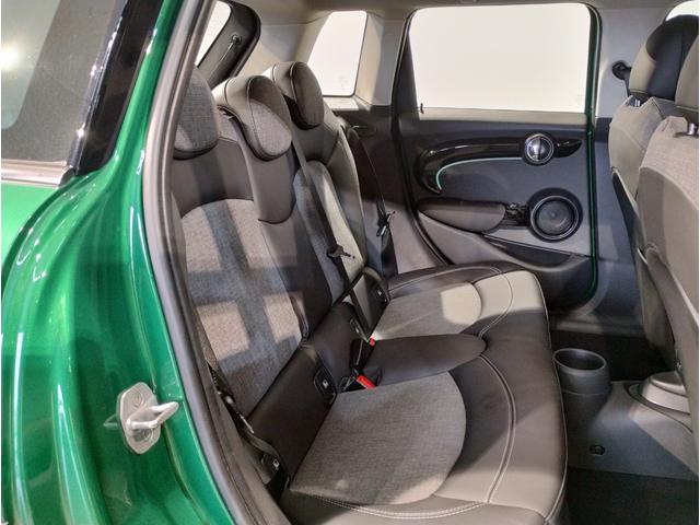 MINI クーパーDプレミアムプラスパッケージクラシックトリム クラシックトリム クルーズコントロール シートヒーター アップルカープレイ バックカメラ 衝突被害軽減ブレーキ コンフォートアクセス LEDヘッドライト マルチファンクションステアリング(28枚目)