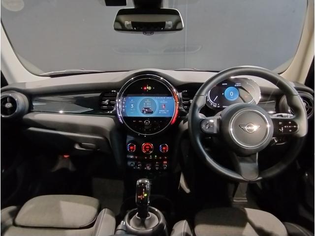 MINI クーパーDプレミアムプラスパッケージクラシックトリム クラシックトリム クルーズコントロール シートヒーター アップルカープレイ バックカメラ 衝突被害軽減ブレーキ コンフォートアクセス LEDヘッドライト マルチファンクションステアリング(31枚目)