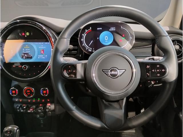 MINI クーパーDプレミアムプラスパッケージクラシックトリム クラシックトリム クルーズコントロール シートヒーター アップルカープレイ バックカメラ 衝突被害軽減ブレーキ コンフォートアクセス LEDヘッドライト マルチファンクションステアリング(32枚目)