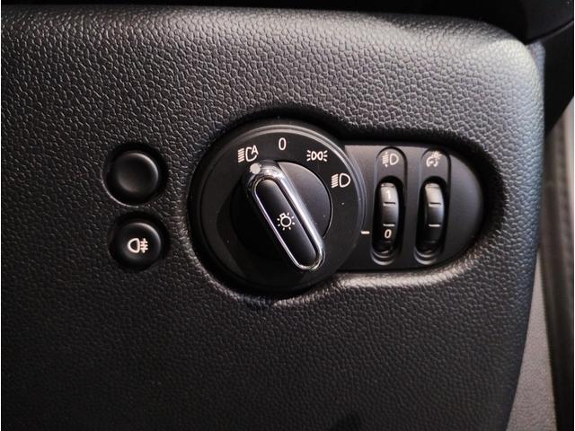 MINI クーパーDプレミアムプラスパッケージクラシックトリム クラシックトリム クルーズコントロール シートヒーター アップルカープレイ バックカメラ 衝突被害軽減ブレーキ コンフォートアクセス LEDヘッドライト マルチファンクションステアリング(35枚目)