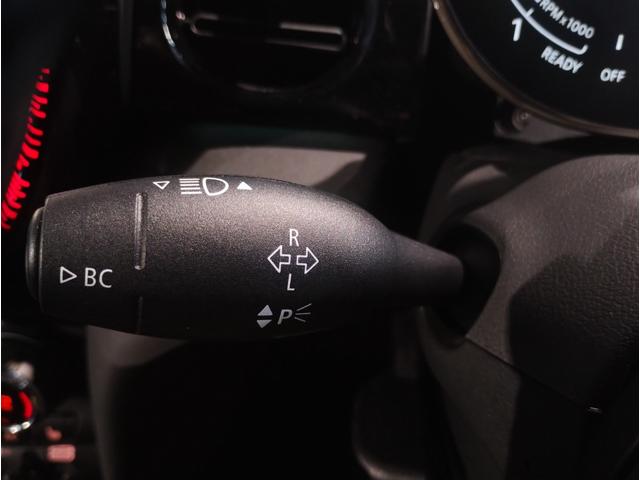 MINI クーパーDプレミアムプラスパッケージクラシックトリム クラシックトリム クルーズコントロール シートヒーター アップルカープレイ バックカメラ 衝突被害軽減ブレーキ コンフォートアクセス LEDヘッドライト マルチファンクションステアリング(37枚目)