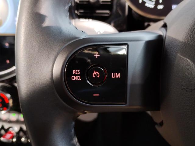 MINI クーパーDプレミアムプラスパッケージクラシックトリム クラシックトリム クルーズコントロール シートヒーター アップルカープレイ バックカメラ 衝突被害軽減ブレーキ コンフォートアクセス LEDヘッドライト マルチファンクションステアリング(39枚目)